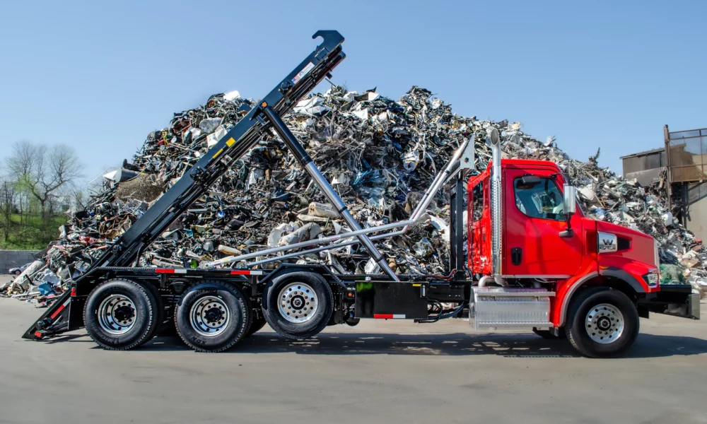 hook-lifts-australia-vs-roll-off:-which-dump-truck-is-best-for-your-needs?