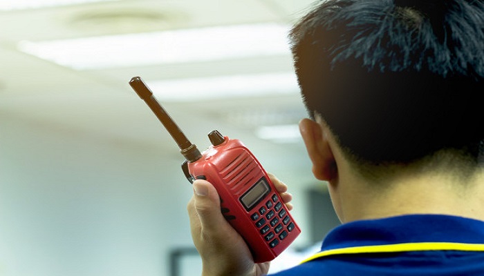 from-field-to-office:-the-strategic-advantages-of-walkie-talkies-in-business